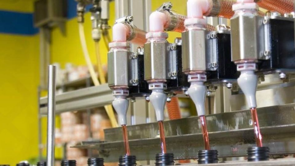 Hệ thống piston khí nén hút và đẩy dung dịch với thể tích chính xác