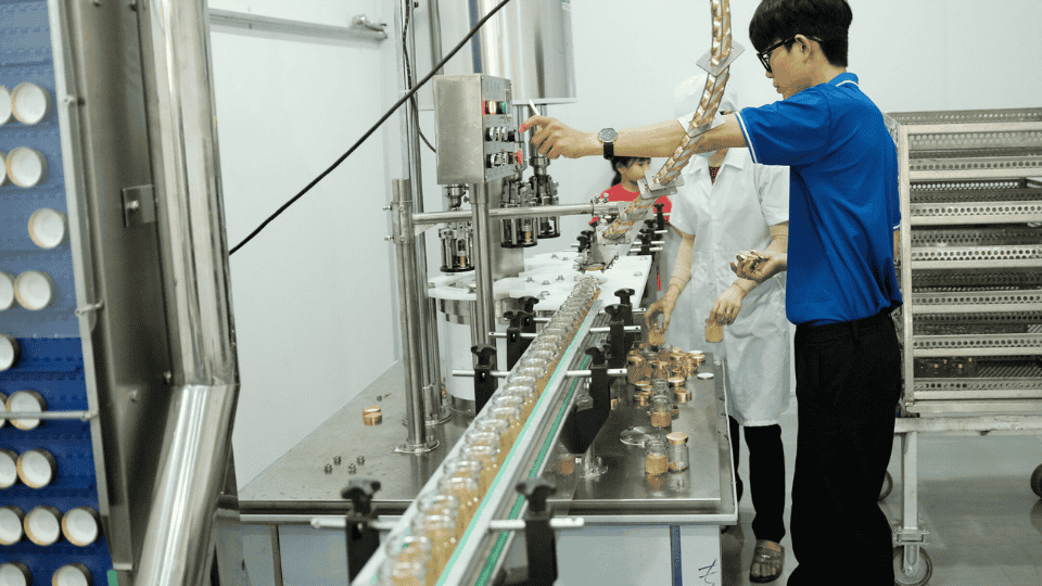 Ứng Dụng Thực Tế Của Máy Dán Nhãn Hũ Yến Tròn